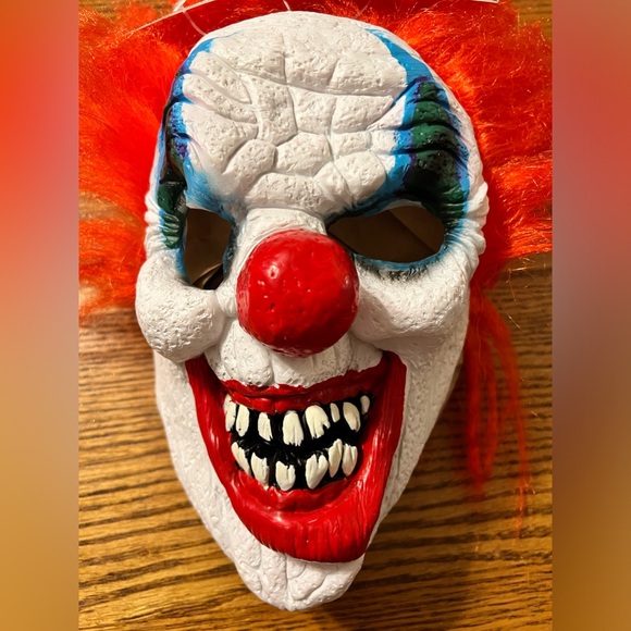 Clown Mask - Picture 2 of 12